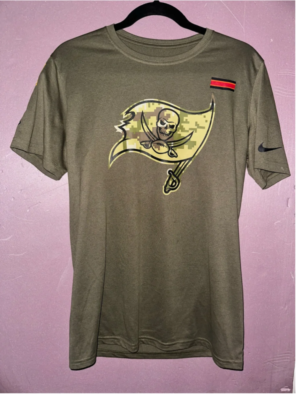 Women’s Nike Tampa Bay Buccaneers Camo T-Shirt Olive Size S